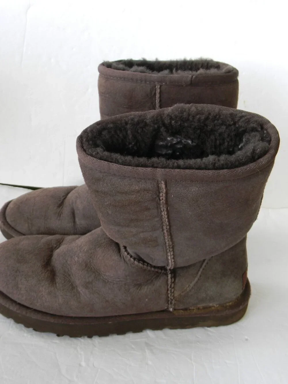 UGG Classic Short Boots DARK BROWN Sheepskin Suede Shearling 5825 Women’s Size 7
